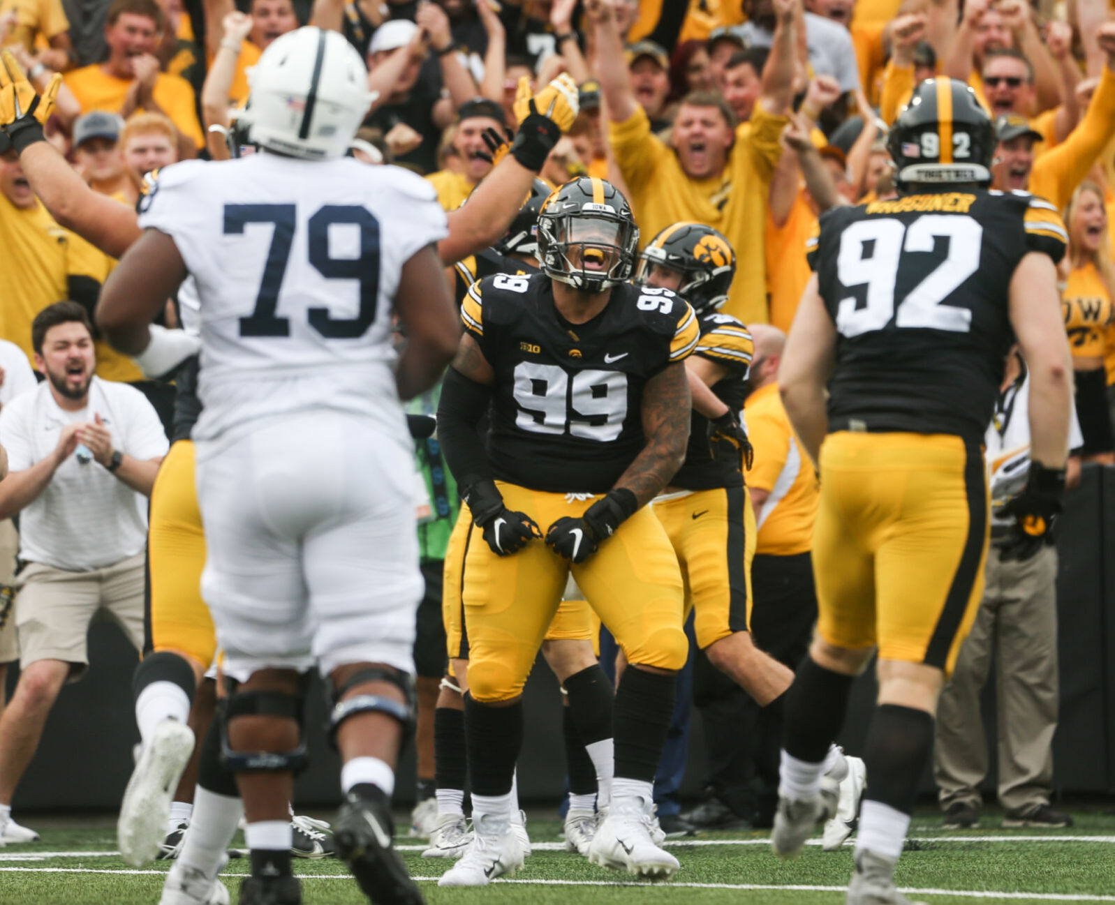100921-qc-spt-iowa-fball-005